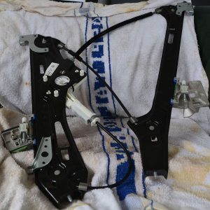 Genuine Mercedes-Benz C219 CLS RH FRONT Window Regulator